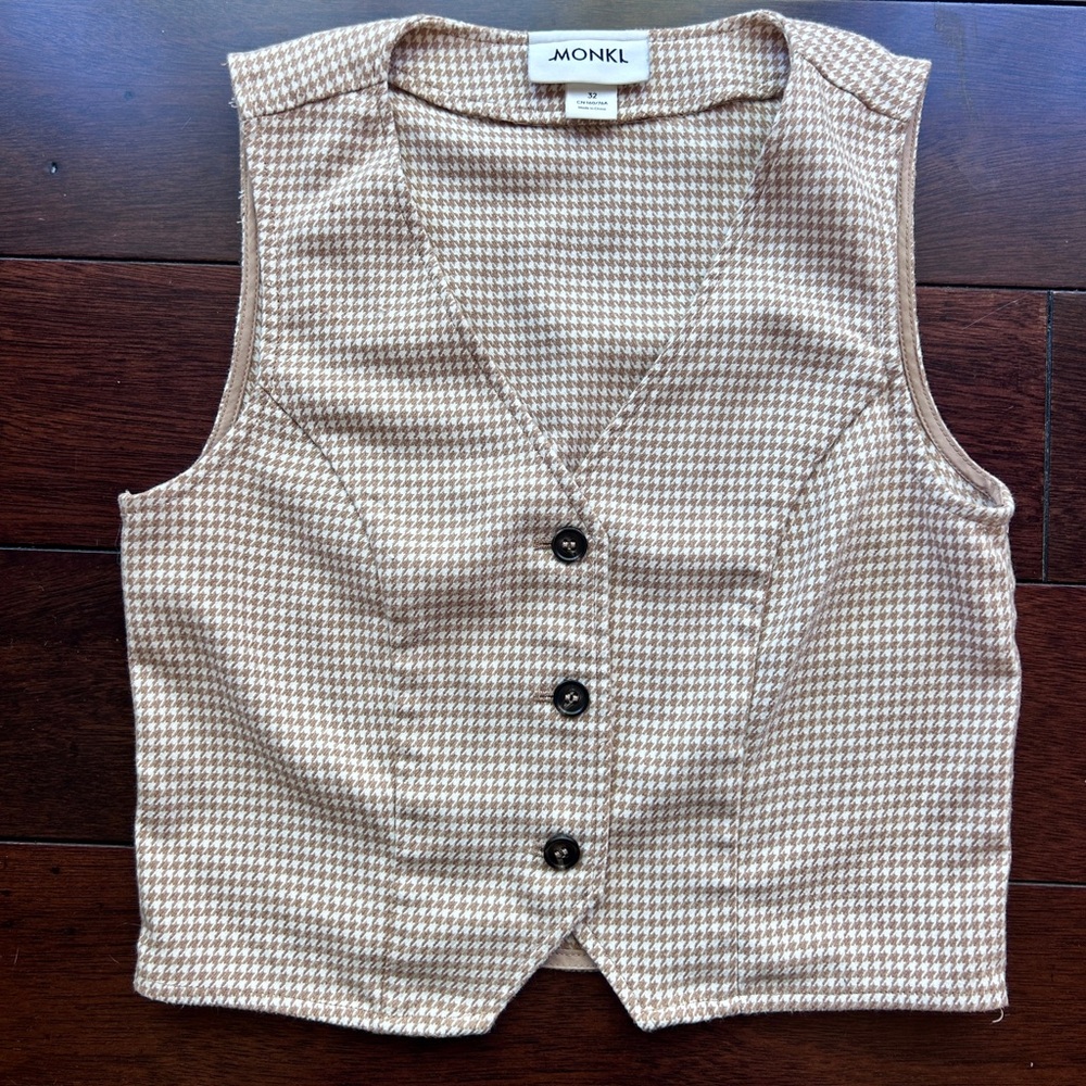 Monki Beige Houndstooth Button Vest in EU size 32